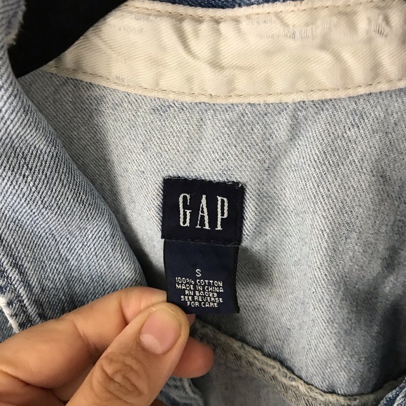 GAP distress jean jacket - Picture 4 of 5